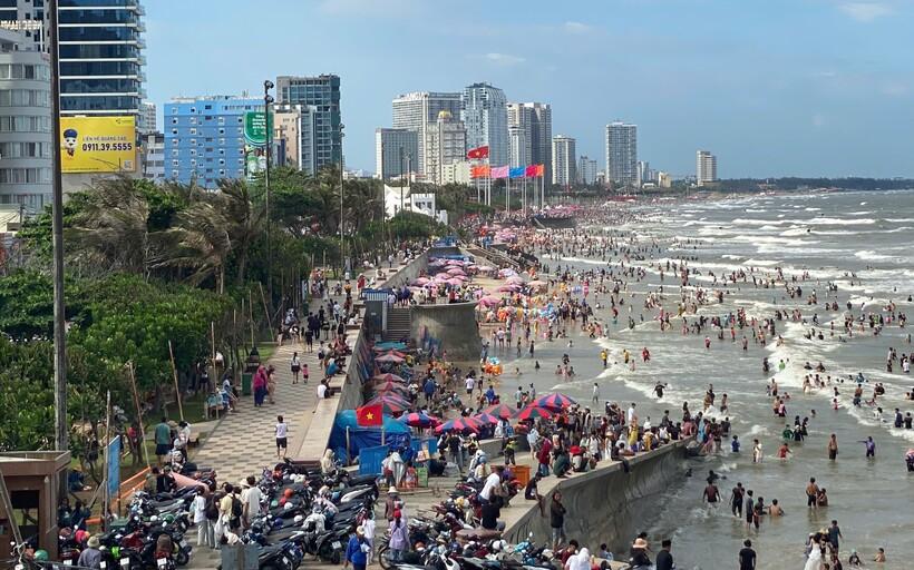 Mỗi năm, Bà Rịa - Vũng Tàu đón trung bình 16-20 triệu lượt khách du lịch. Ảnh: Nguyễn Ngọc