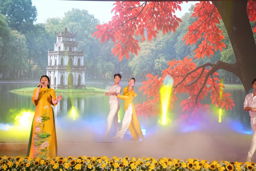 Để biểu diễn nghệ thuật đi đầu trong phát triển công nghiệp văn hóa Thủ đô