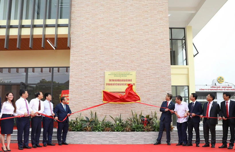 Đảng bộ Công ty Cổ phần Supe Phốt phát và Hóa chất Lâm Thao khởi công dây chuyền sản xuất phân bón Kali chất lượng cao (SOP) công suất 20.000 tấn/năm. Ảnh: Ngọc Long