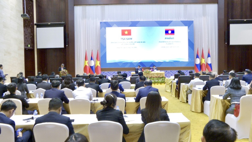 Tọa đàm giữa lãnh đạo Chính phủ hai nước Việt Nam và Lào với doanh nghiệp