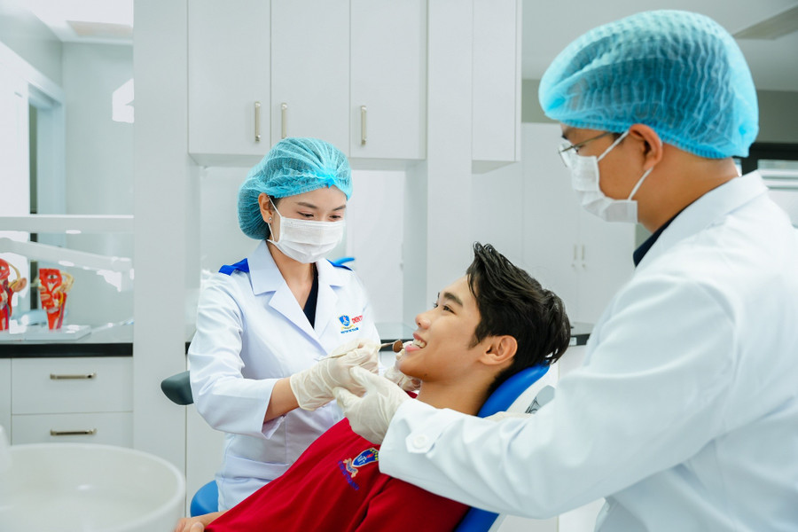 Sinh viên thực hành ngành Răng Hàm Mặt. diem-san-cac-nganh-khoi-suc-khoe-truong-dh-nguyen-tat-thanh-4.jpg