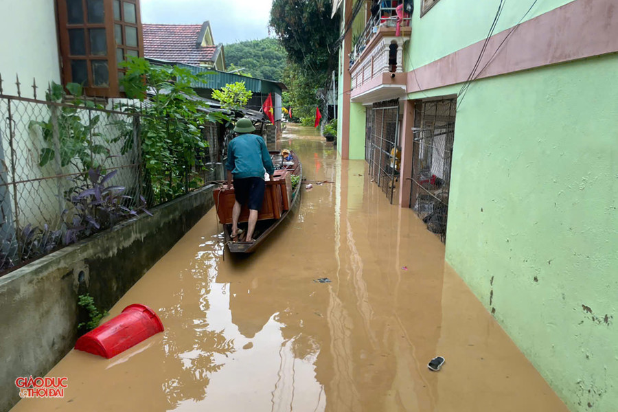 Nhiều nơi ở xã Tương Dương, Nghệ An bị ngập sâu. (Ảnh: Đình Tuân)