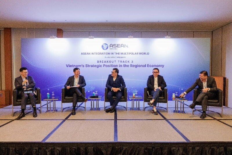 Tham tán Cao Xuân Thắng tham gia tọa đàm tại Hội nghị ASEAN – vị trí chiến lược của Việt Nam trong kinh tế khu vực