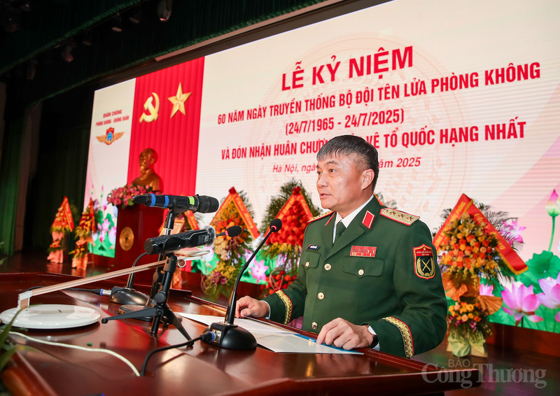 Phát biểu tại buổi lễ, thay mặt Quân ủy Trung ương, Bộ Quốc phòng, Thượng tướng Nguyễn Văn Hiền - Thứ trưởng Bộ Quốc phòng ghi nhận, biểu dương sự nỗ lực, cố gắng và những chiến công, thành tích của lớp lớp các thế hệ cán bộ, chiến sĩ Bộ đội Tên lửa Phòng không và Quân chủng PK-KQ đạt được trong 60 năm qua.