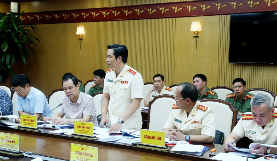 Thiếu tướng Trần Văn Phúc, Giám đốc Công an tỉnh, phát biểu tại hội nghị. Thiếu tướng Trần Văn Phúc, Giám đốc Công an tỉnh, phát biểu tại hội nghị.