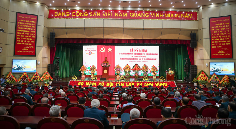 Sáng 24-7, Quân chủng Phòng không - Không quân tổ chức Lễ kỷ niệm 60 năm Ngày truyền thống Bộ đội Tên lửa Phòng không và đón nhận Huân chương Bảo vệ Tổ quốc hạng Nhất.