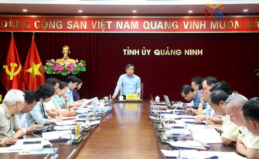 Ông Vũ Đại Thắng, Ủy viên Trung ương Đảng, Bí thư Tỉnh ủy, Trưởng Đoàn ĐBQH tỉnh Quảng Ninh, phát biểu chỉ đạo tại hội nghị.