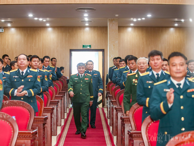 Thượng tướng Nguyễn Văn Hiền, Ủy viên Trung ương Đảng, Thứ trưởng Bộ Quốc phòng dự và phát biểu chỉ đạo tại buổi lễ.