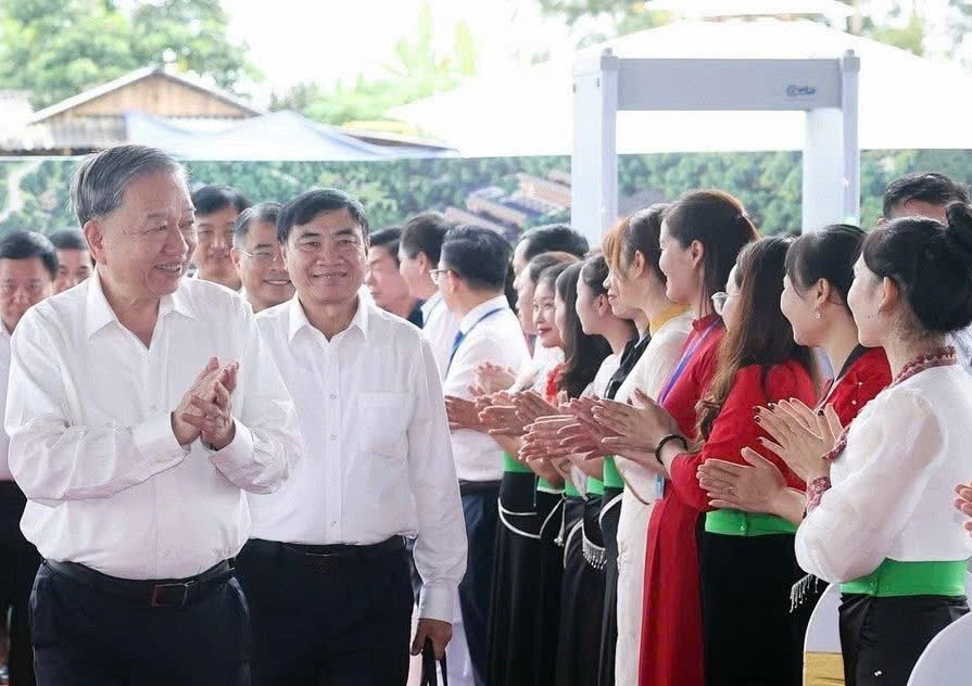 Tổng Bí thư Tô Lâm nhấn mạnh, phát triển giáo dục – đào tạo luôn được Đảng ta xác định là quốc sách hàng đầu... si-pa-phin-db-2.jpg