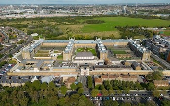 Nhà tù Wormwood Scrubs Prison, Tây London, nơi cô Alex South từng làm việc.