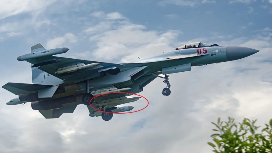 Tên lửa R-77M trên tiêm kích Su-35S của Nga.