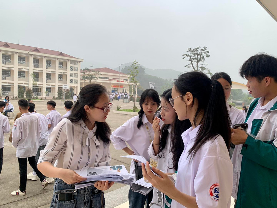 Khoa Quốc tế tư vấn tuyển sinh cho học sinh các trường THPT. khoa-quoc-te-tu-van-tuyen-sinh.jpg