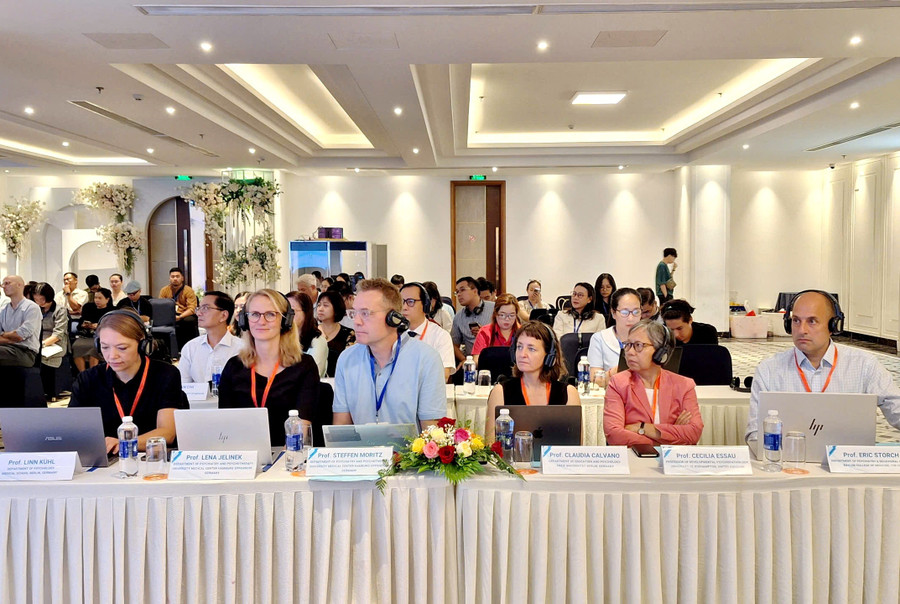 Các báo cáo viên quốc tế tại Hội nghị Tâm lý trị liệu Việt – Đức tổ chức tại TP Huế. (Ảnh: Đại Dương)