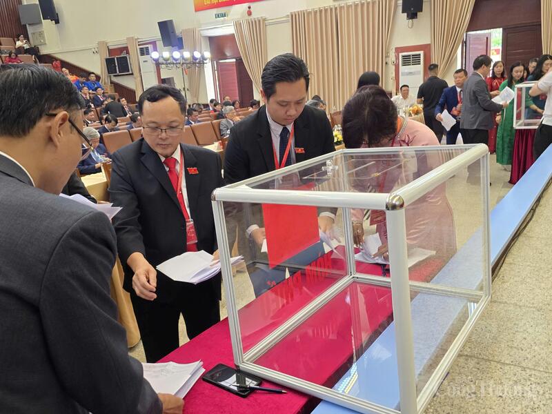 Tổ kiểm phiếu tiến hành làm việc