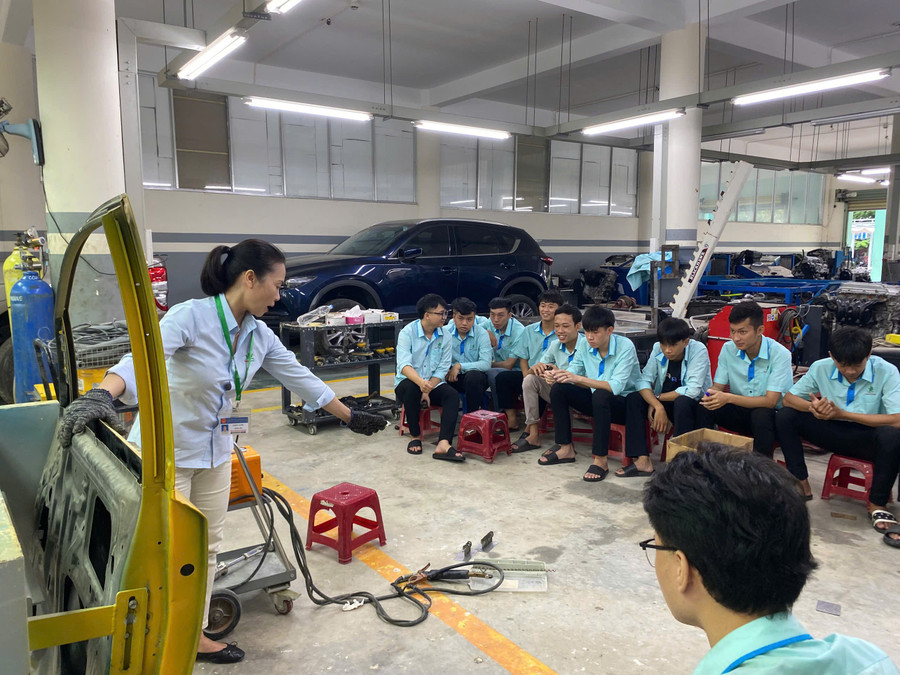 Sinh viên trong tiết học thực hành. cao-dang-da-nang-2.jpg