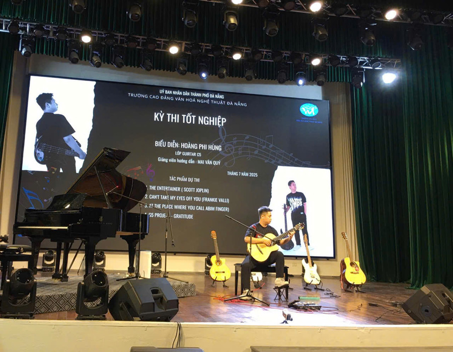 Sinh viên ngành văn hóa nghệ thuật trong kỳ thi tốt nghiệp. cao-dang-da-nang-4.jpg