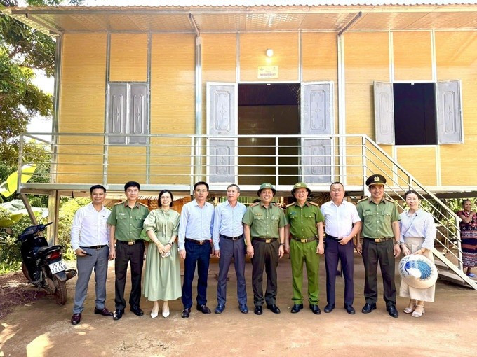 Những ngôi nhà mới hoàn thành giúp người dân khó khăn yên tâm sinh sống.