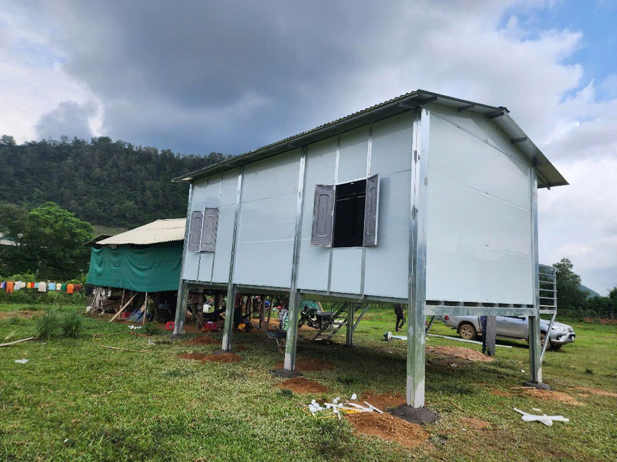 Ngôi nhà mới thiết kế theo kiểu nhà sàn truyền thống. 16ed296c0ea187ffdeb0.jpg