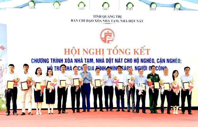 Ban Chỉ đạo xóa nhà tạm, nhà dột nát tỉnh Quảng Trị tổ chức tổng kết Chương trình xóa nhà tạm, nhà dột nát... tong-ket-xoa-nha-tam-1.jpg