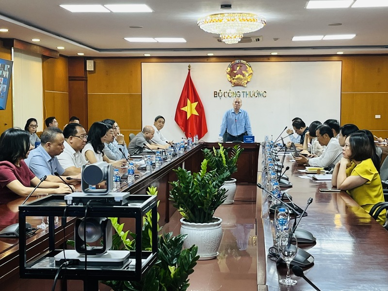 Toàn cảnh Hội nghị giao ban xúc tiến thương mại với hệ thống thương vụ Việt Nam ở nước ngoài tháng 7/2025. Ảnh: P.C