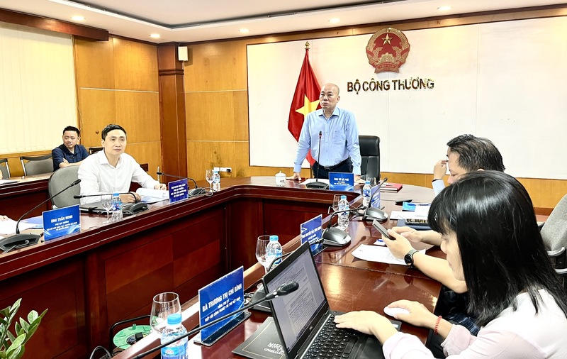 Ông Vũ Bá Phú, Cục trưởng Cục Xúc tiến thương mại phát biểu tại hội nghị. Ảnh: P.C