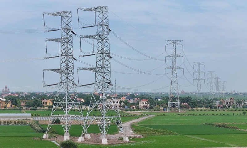 Ngành Công Thương đã làm tốt công tác động viên tư tưởng, phát huy tinh thần chủ động, sáng tạo, quyết liệt và hoàn thành nhiều công trình lớn của đất nước. Ảnh: Đường dây 500kV mạch 3 về đích trước hạn.