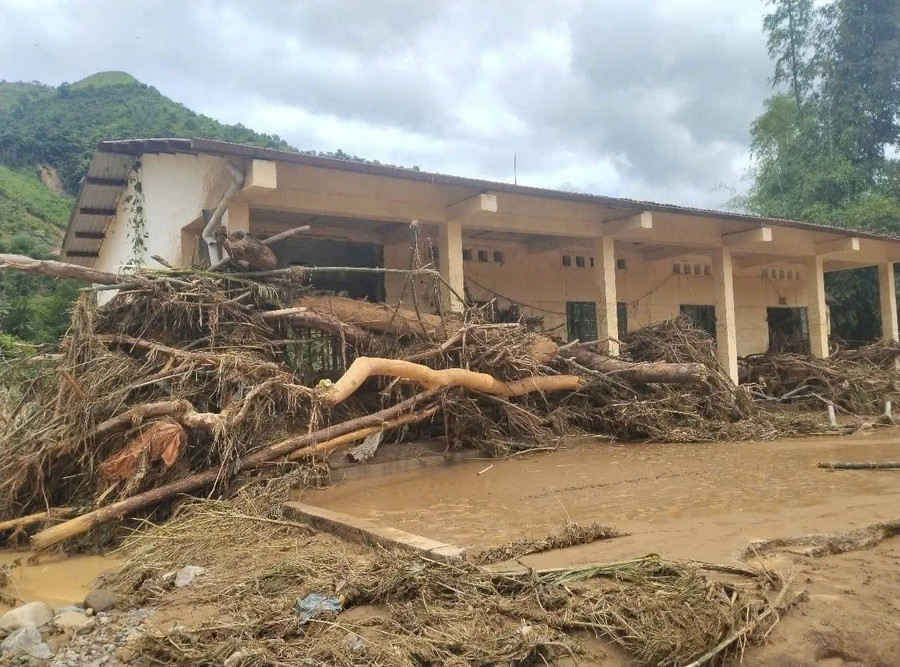 Trường Mầm non Na Phát, xã Na Son bị thiệt hại nặng về cơ sở vật chất. mua-lu-na-son-4.jpg