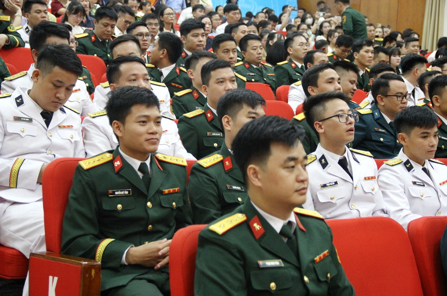 Các tân tiến sĩ, thạc sĩ tại Lễ tốt nghiệp và trao bằng - sáng 5/8. hocvienkythuatquansu-3.jpg