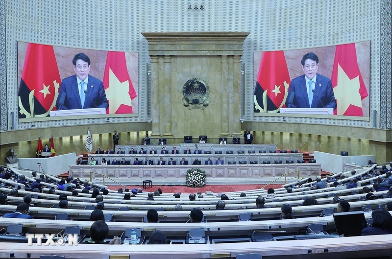 Tại trụ sở Quốc hội Angola, Chủ tịch nước Lương Cường có bài phát biểu chính sách với các Nghị sĩ Quốc hội Angola. Ảnh: Lâm Khánh/TTXVN
