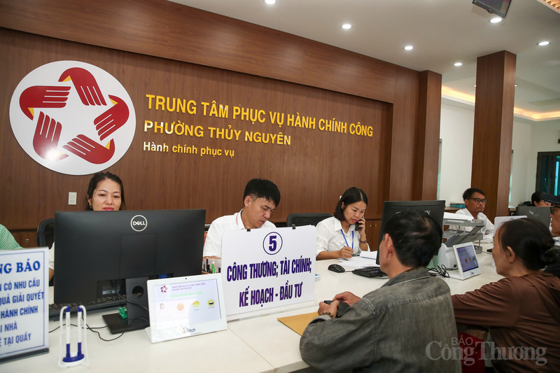 Chủ động hành động, Bộ Công Thương tiên phong đưa cán bộ cấp Cục, Vụ xuống cơ sở, hỗ trợ địa phương cải thiện môi trường kinh doanh, thu hút đầu tư. Ảnh: Nam Nguyễn