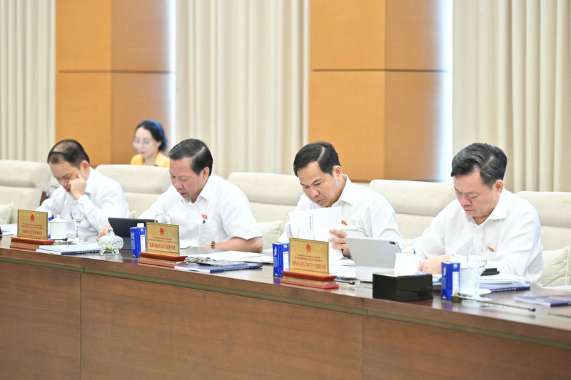 Uỷ ban Thường vụ Quốc hội xem xét báo cáo của Đoàn giám sát chuyên đề việc thực hiện chính sách, pháp luật về phát triển và sử dụng nguồn nhân lực. Ảnh: VPQH