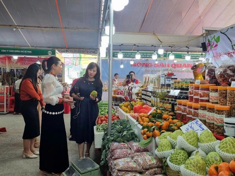 Mô hình bán lẻ đa kênh mang lại nhiều lợi ích thiết thực cho sản phẩm vùng đồng bào dân tộc thiểu số và miền núi. Ảnh: MOIT