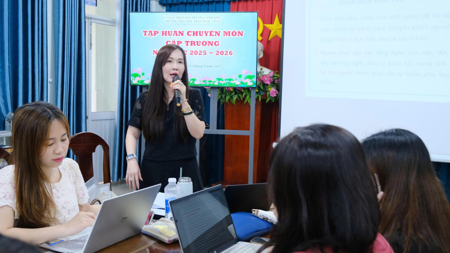 Buổi tập huấn chuyên môn tại Trường Tiểu học Trần Quốc Toản, chuẩn bị cho năm học 2025 - 2026. Ảnh: Yến Phương. tran-quoc-toan-0.jpg