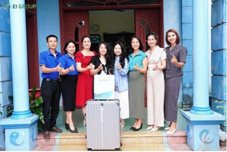 Thầy cô EI Group đến thăm nhà học viên Đỗ Bích Đào và gửi lời chúc mừng khi em có visa du học Thầy cô EI Group đến thăm nhà học viên Đỗ Bích Đào và gửi lời chúc mừng khi em có visa du học