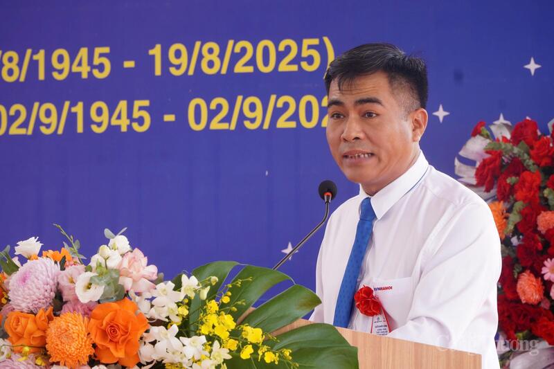 Ông Phạm Văn Thắng, Giám đốc Ban Quản lý dự án Lưới điện Hà Nội báo cáo về quá trình chuẩn bị thi công dự án