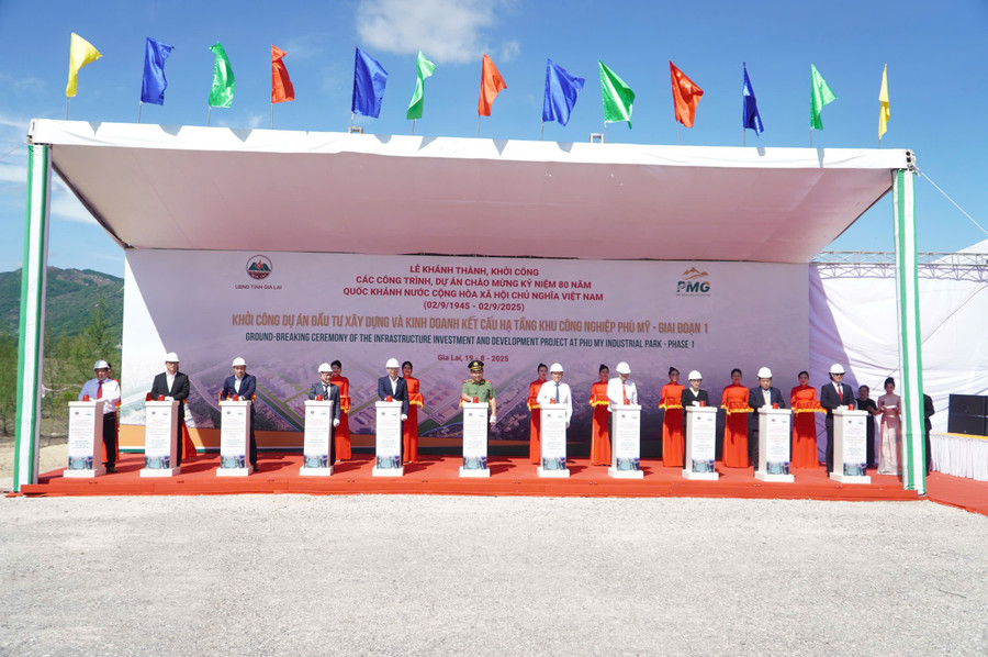 Lễ khởi công Dự án Đầu tư xây dựng và kinh doanh kết cấu hạ tầng KCN Phù Mỹ. z6921861626828-60d58b0aad98aee2c7dcd37124d164f1.jpg