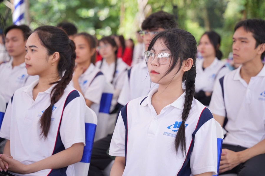 Sinh viên tham dự sự kiện đánh dấu bước tiến phát triển mới. Ảnh: OU svou.jpg