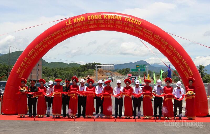 Cắt băng thông xe kỹ thuật dự án xây dựng đường bộ cao tốc đoạn Hòa Liên – Túy Loan