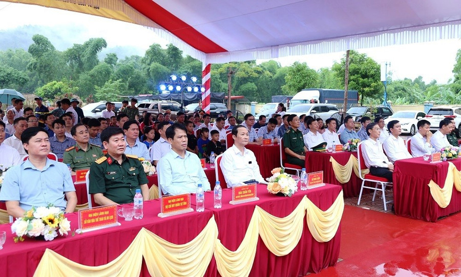 Lãnh đạo tỉnh Thanh Hóa dự buổi lễ. (Ảnh: Thế Lượng) 3-2.jpg