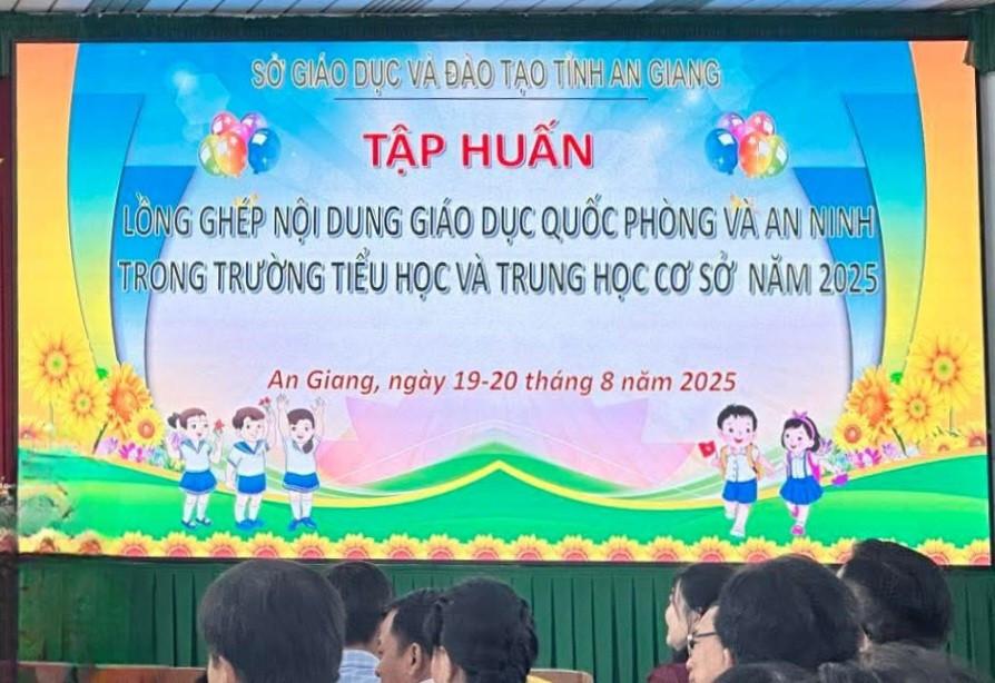 Sở GD&ĐT An Giang tập huấn nội dung Giáo dục Quốc phòng và an ninh cho đội ngũ CBQL và GV.