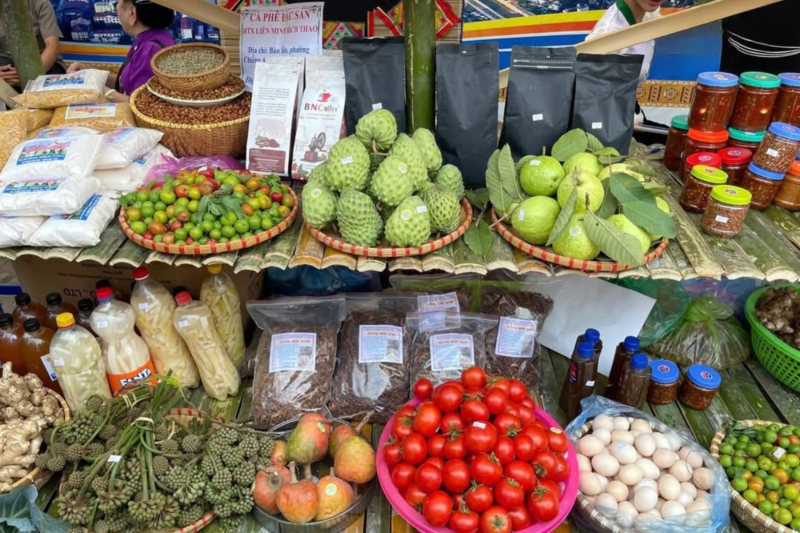 Tổng mức bán lẻ hàng hoá trên địa bàn xã Mường Chiên trong 7 tháng đầu năm đạt gần 20 tỷ đồng. Ảnh: H.M