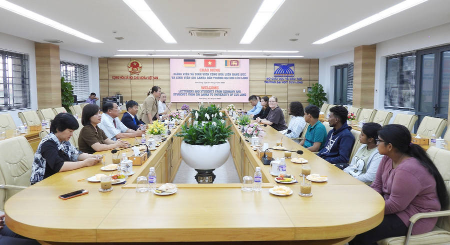 Trường ĐH Cửu Long tiếp nhận giảng viên và SV Cộng hoà Liên bang Đức và lưu học sinh Sri Lanka.