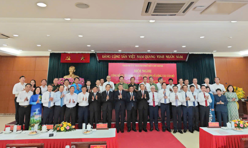 Các đồng chí Lãnh đạo Đảng, Nhà nước và TP. Hồ Chí Minh dự hội nghị. Ảnh: Thanh Minh.