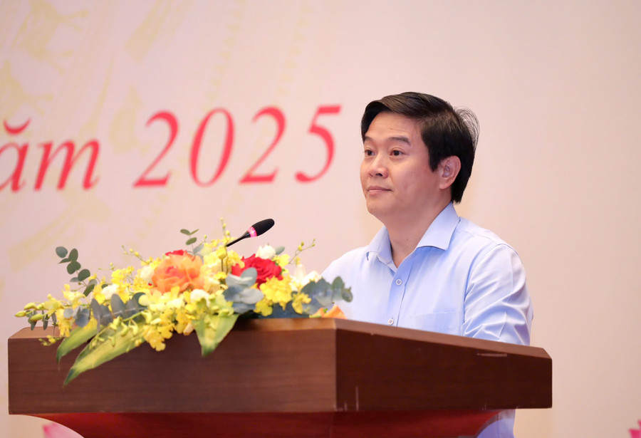 Ông Thái Văn Tài, Vụ trưởng Vụ Giáo dục Phổ thông (Bộ GD&ĐT) phát biểu tại hội thảo quốc gia “Đổi mới và nâng cao chất lượng giáo dục, đào tạo ở vùng dân tộc thiểu số và miền núi: thực trạng, thách thức và giải pháp”. Ảnh: Nguyễn Mạnh.