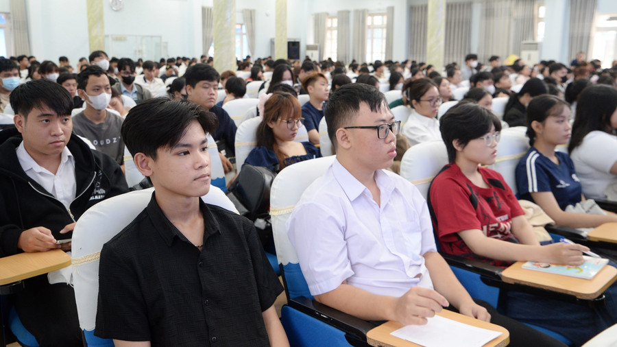 Tân sinh viên Trường Đại học Thủ Dầu Một (TPHCM) trong tuần sinh hoạt công dân – sinh viên năm học 2025-2026. Ảnh: TDMU tuan-sinh-hoat.jpg