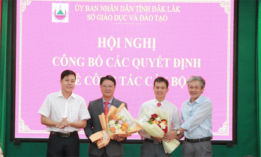 Trường THPT Lê Hữu Trác chúc mừng tân Chánh Văn phòng Sở GD&ĐT và Phó Hiệu trưởng phụ trách nhà trường. 2-lht.jpg