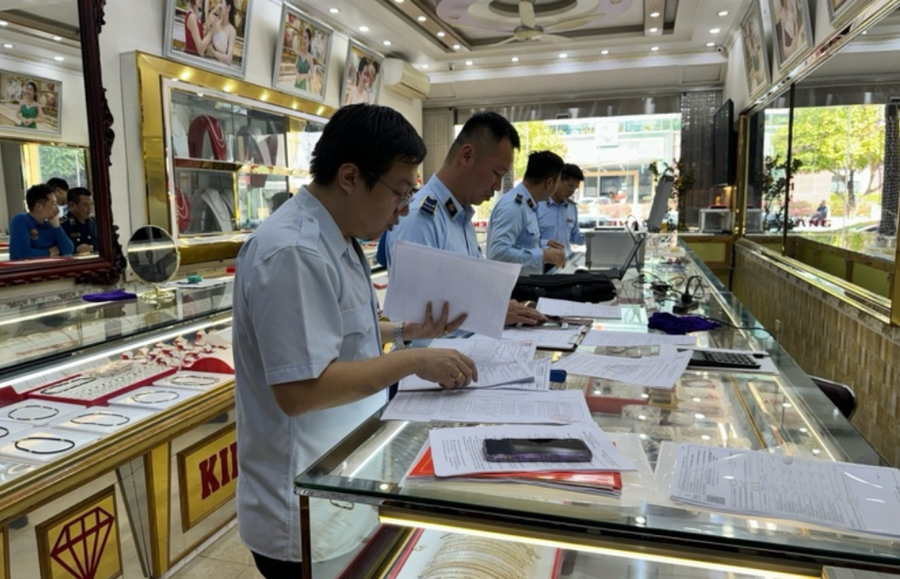 Thanh tra hoạt động kinh doanh vàng của các tổ chức tín dụng, doanh nghiệp góp phần bình ổn kinh tế. Minh họa: ITN