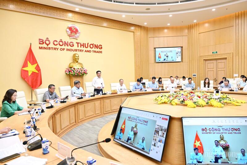 Bộ trưởng Nguyễn Hồng Diên chỉ rõ loạt giải pháp tháo gỡ khó khăn cho xuất khẩu gạo (Ảnh: Cấn Dũng)