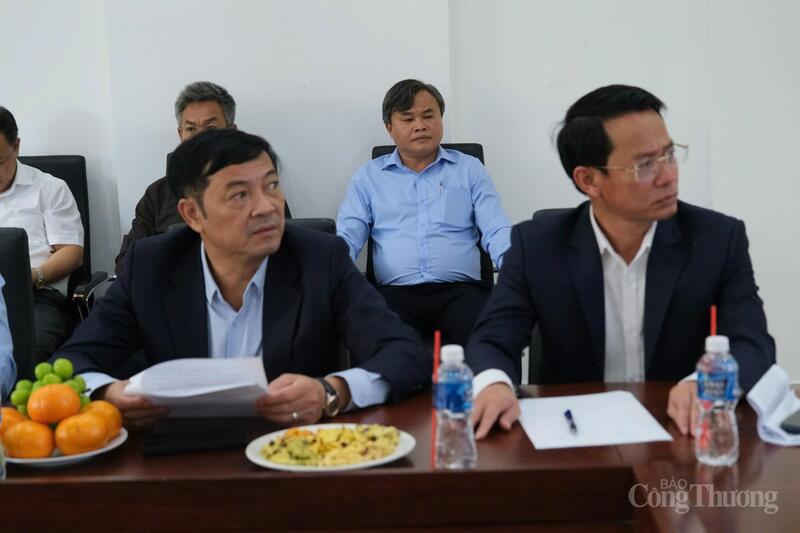 Lãnh đạo tỉnh Lâm Đồng tại buổi làm việc. Ảnh: Lê Sơn.