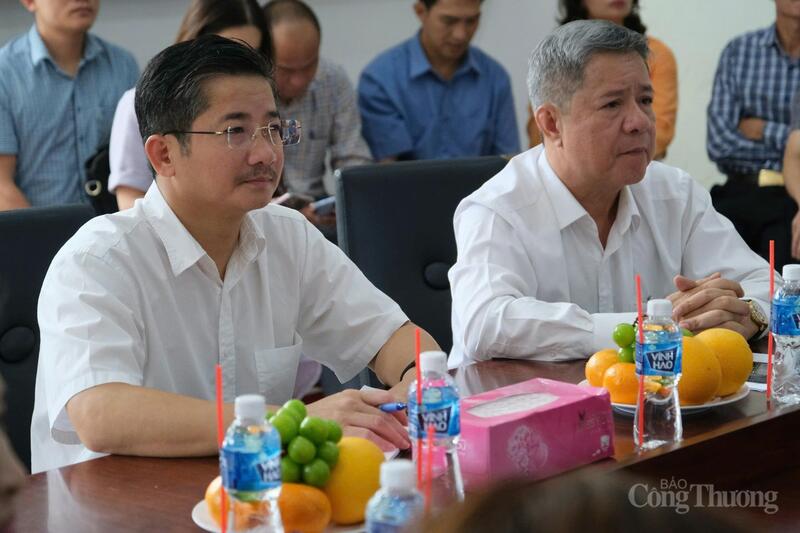 Đại diện lãnh đạo Văn phòng, Cục, Vụ thuộc Bộ Công Thương.